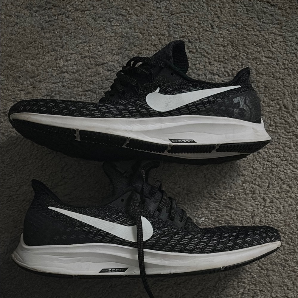 Nike Pegasus 35 Black and White Sneakers